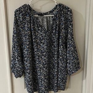 Chic Floral Women's Blouse in Navy and White